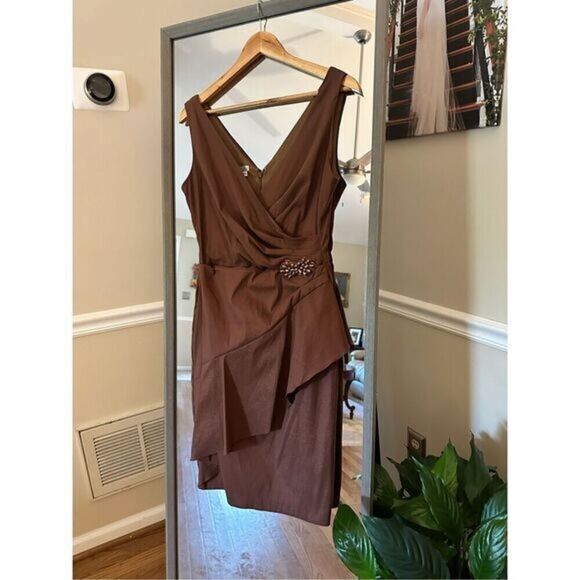 London Times Caramel Formal Dress with Broach Size 10 - Picture 2 of 4